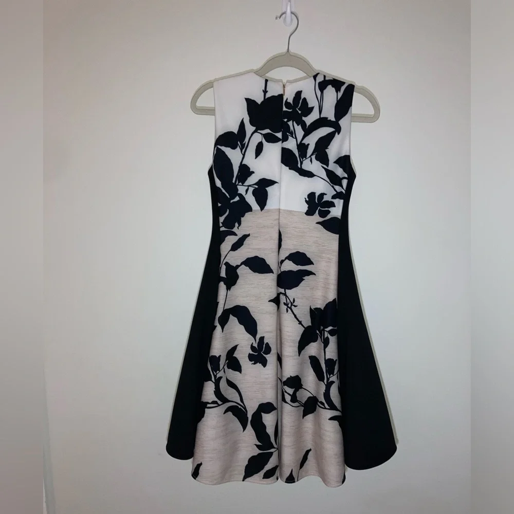 DKNY Floral Fit and Flare size 2‎ - Picture 3 of 8